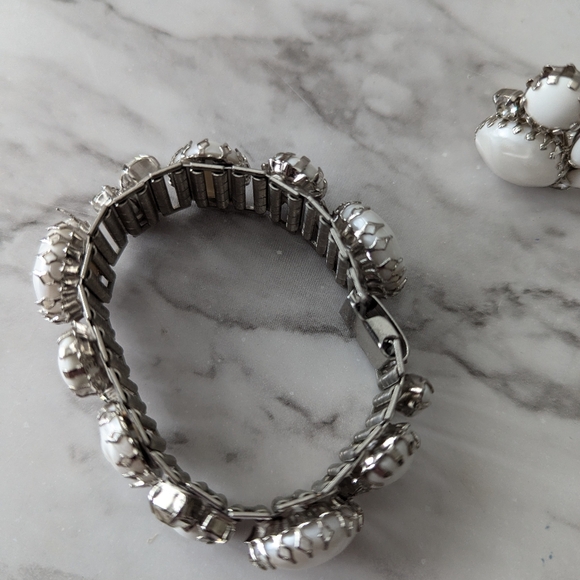 Vintage Bracelet and Earrings Set White Stones and Silver Tone - Picture 5 of 10